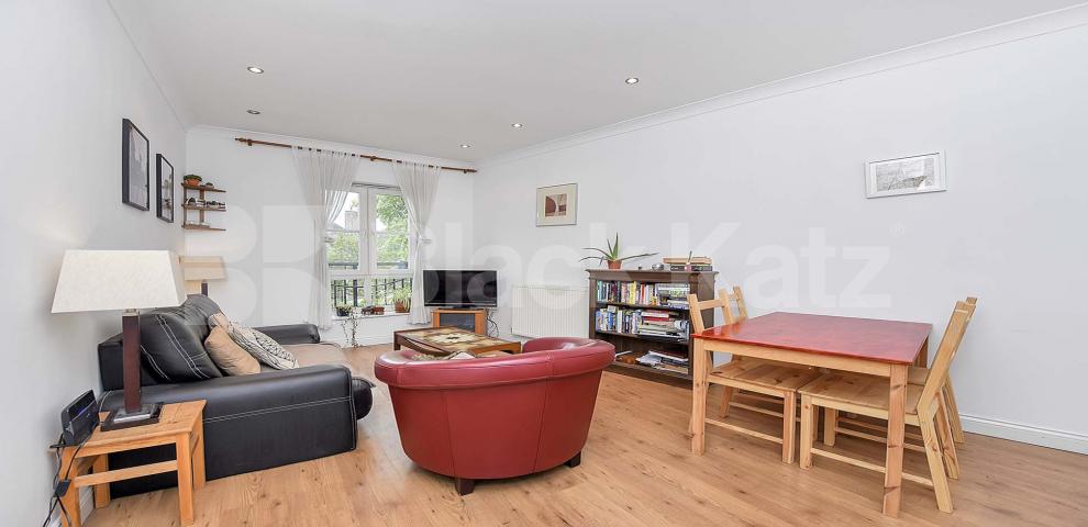 			LET , 2 Bedroom, 1 bath, 1 reception Apartment			 Hunter Court, Herbert Mews, Brixton 